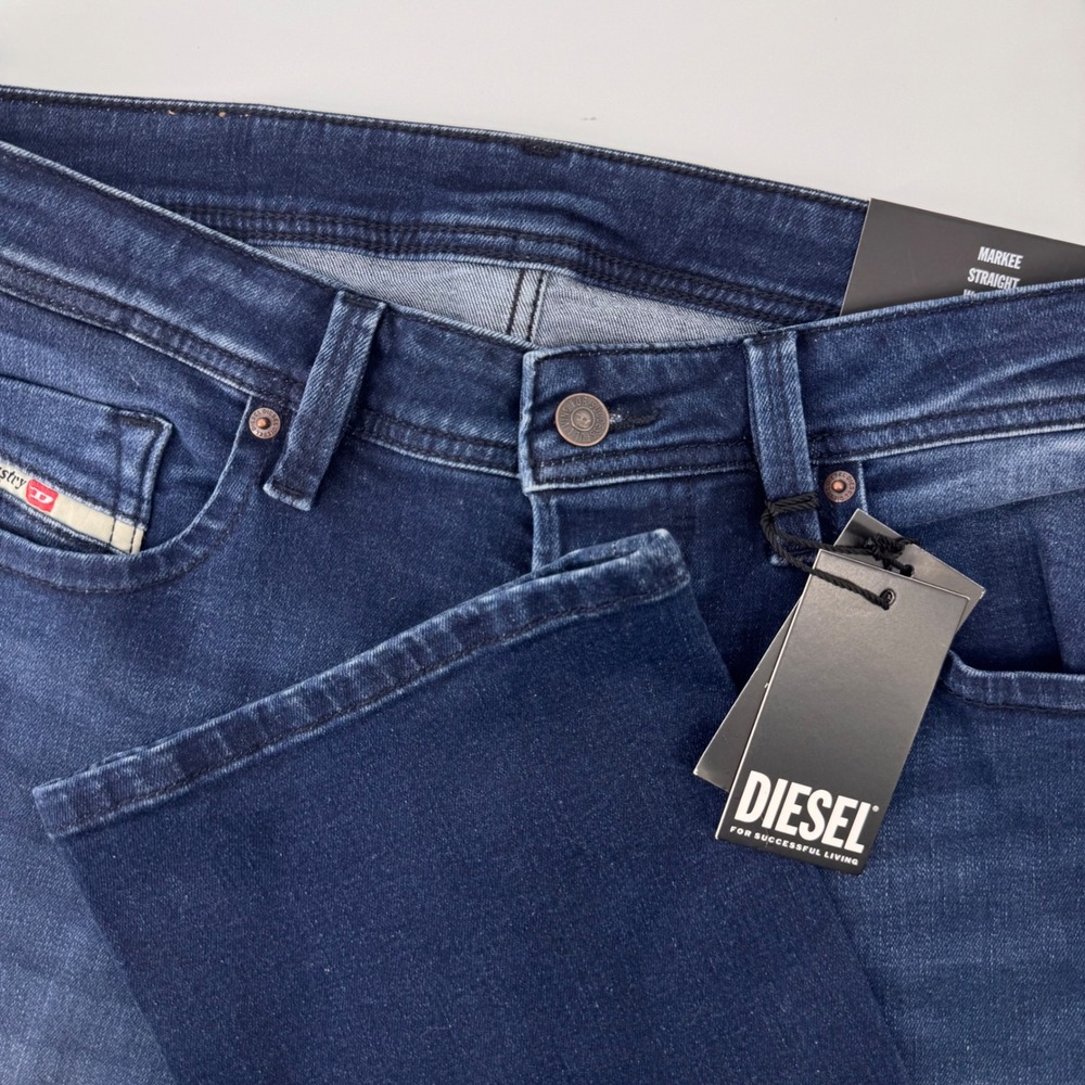 Diesel Markee Straight Jeans Mens 33x32 Dark Wash Blue A19035RE067 Denim